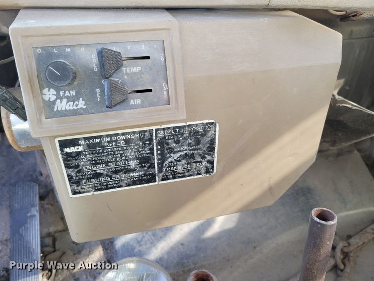 image for item JZ9077 1983 Mack DM492S  dump truck