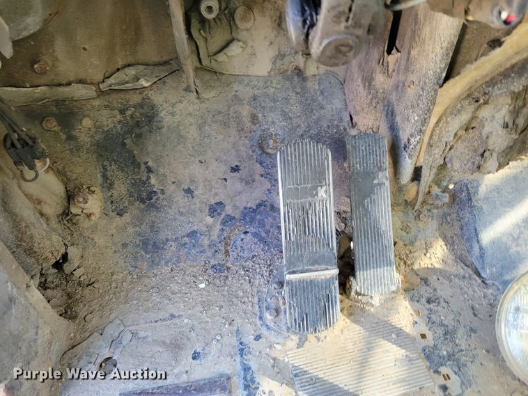 image for item JZ9077 1983 Mack DM492S  dump truck