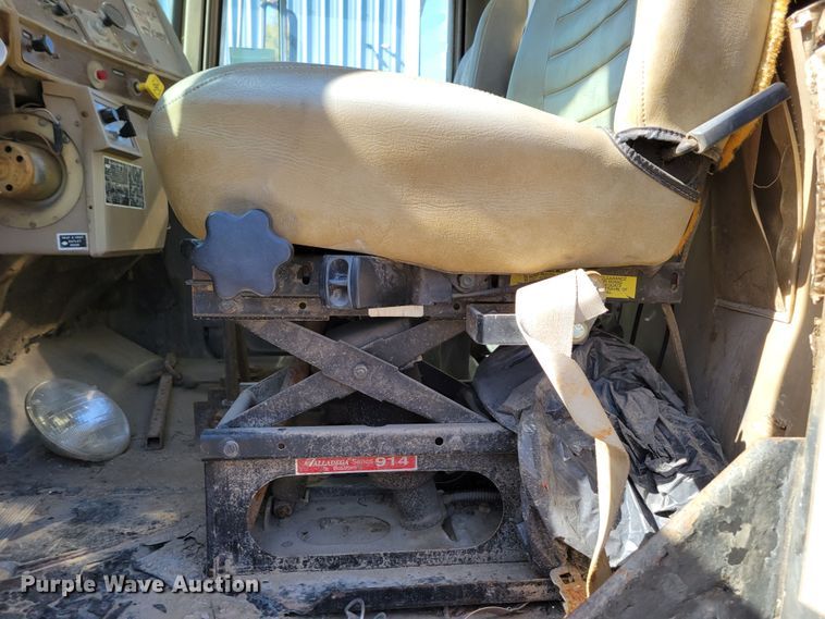 image for item JZ9077 1983 Mack DM492S  dump truck