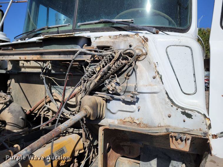 image for item JZ9077 1983 Mack DM492S  dump truck