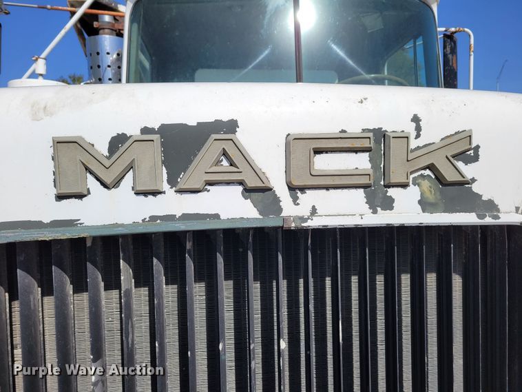 image for item JZ9077 1983 Mack DM492S  dump truck