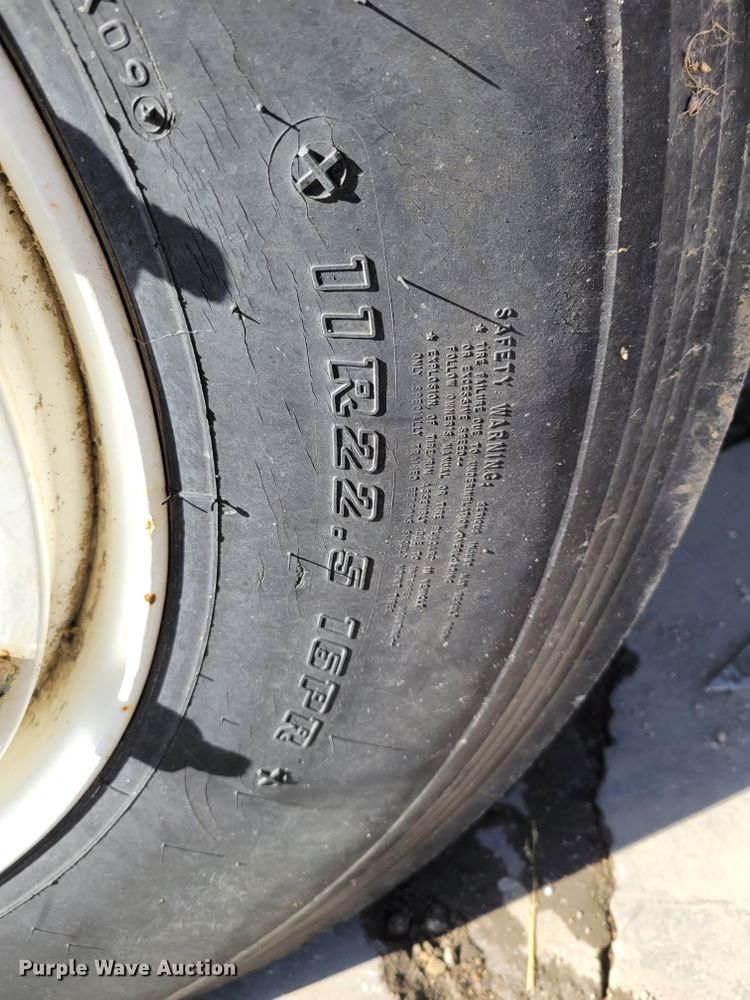 image for item JZ9077 1983 Mack DM492S  dump truck