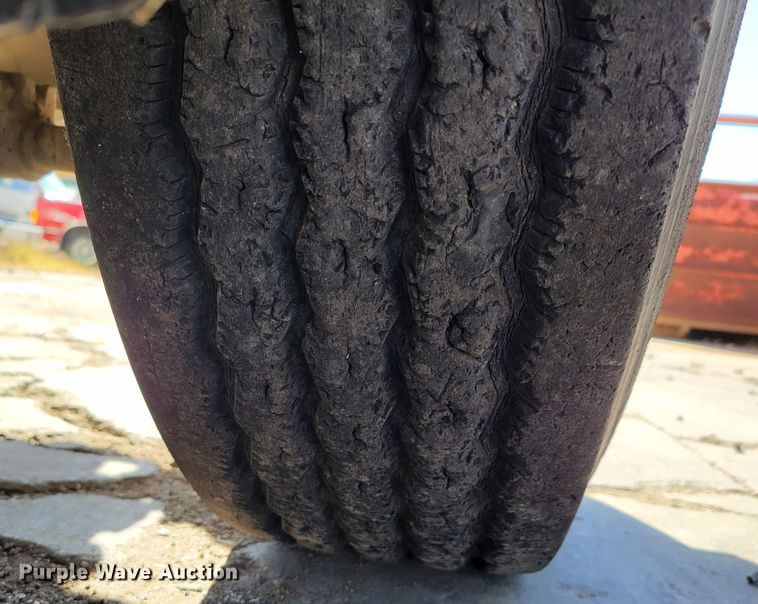 image for item JZ9077 1983 Mack DM492S  dump truck