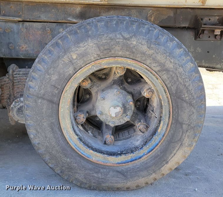 image for item JZ9077 1983 Mack DM492S  dump truck