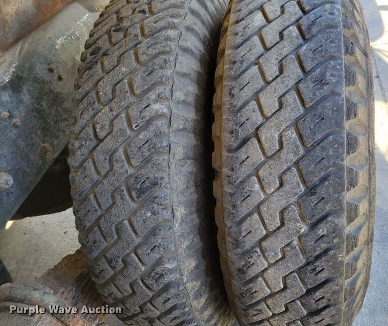 image for item JZ9077 1983 Mack DM492S  dump truck