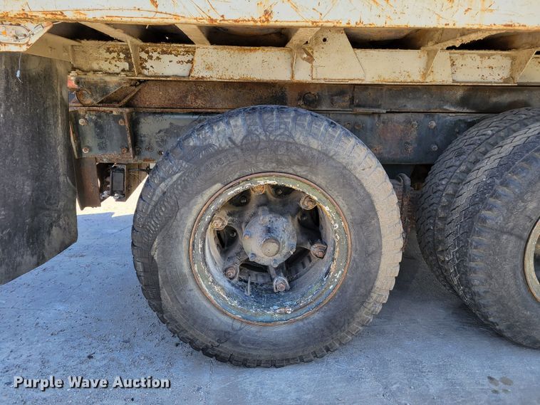 image for item JZ9077 1983 Mack DM492S  dump truck