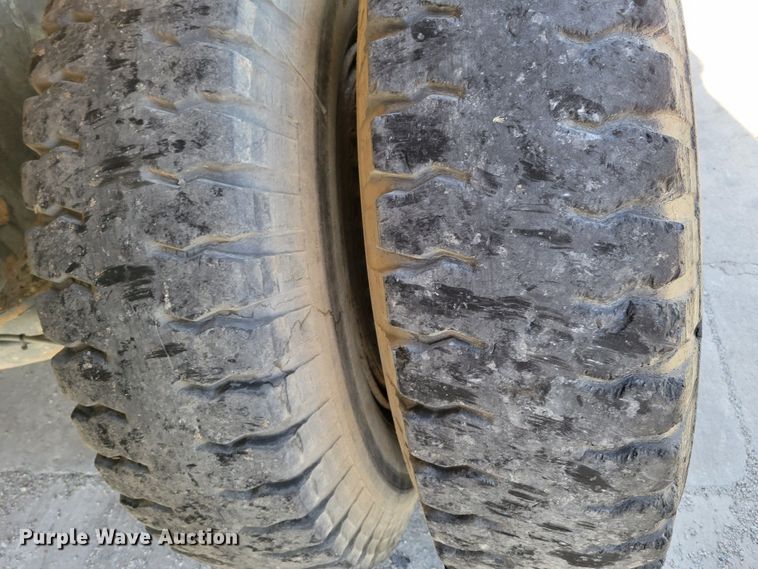 image for item JZ9077 1983 Mack DM492S  dump truck