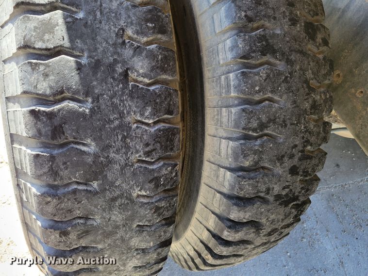 image for item JZ9077 1983 Mack DM492S  dump truck