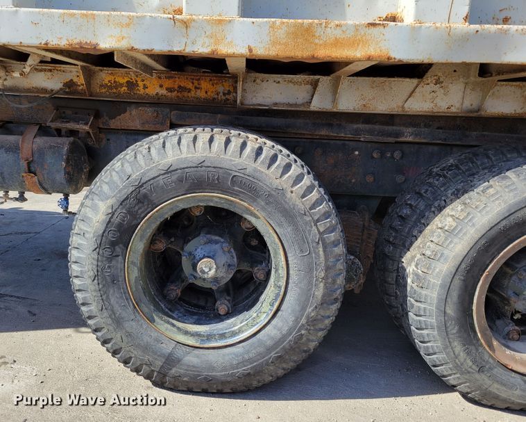 image for item JZ9077 1983 Mack DM492S  dump truck