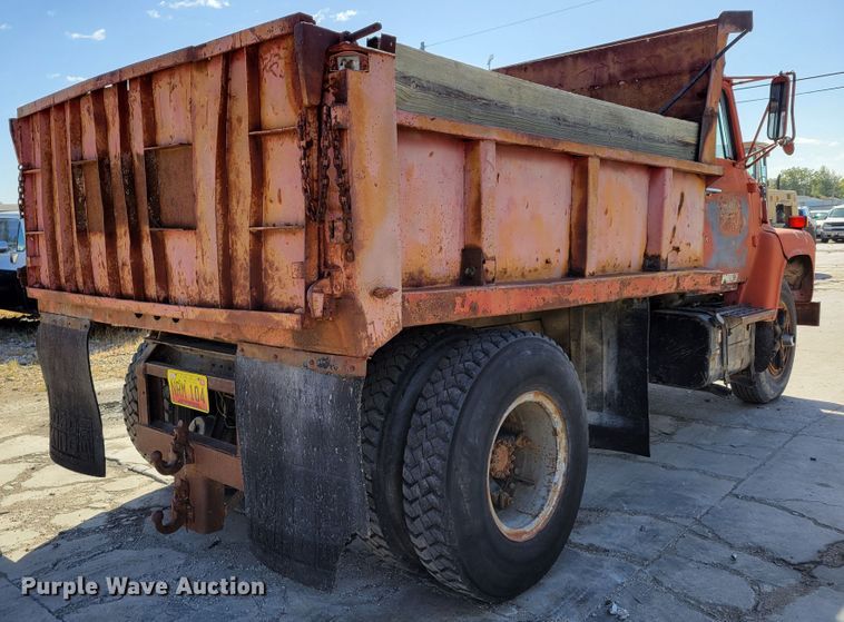 image for item JZ9078 1973 Ford LN750  dump truck
