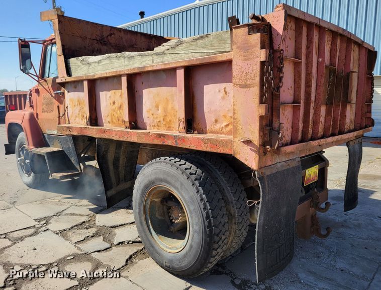 image for item JZ9078 1973 Ford LN750  dump truck