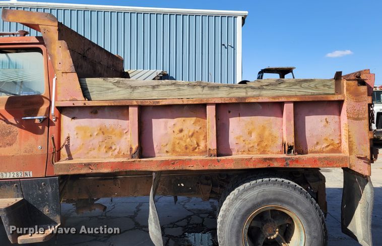 image for item JZ9078 1973 Ford LN750  dump truck