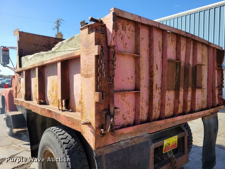 image for item JZ9078 1973 Ford LN750  dump truck