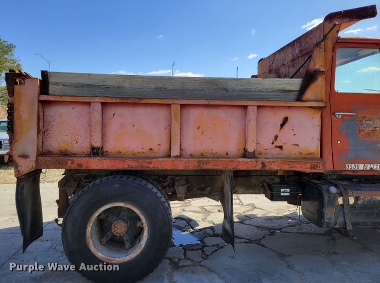 image for item JZ9078 1973 Ford LN750  dump truck