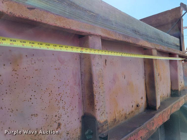 image for item JZ9078 1973 Ford LN750  dump truck