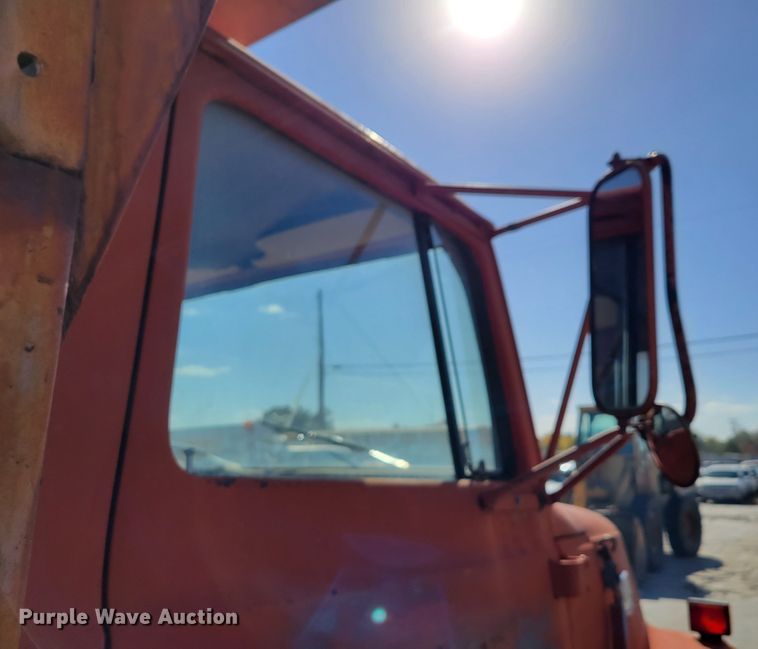 image for item JZ9078 1973 Ford LN750  dump truck