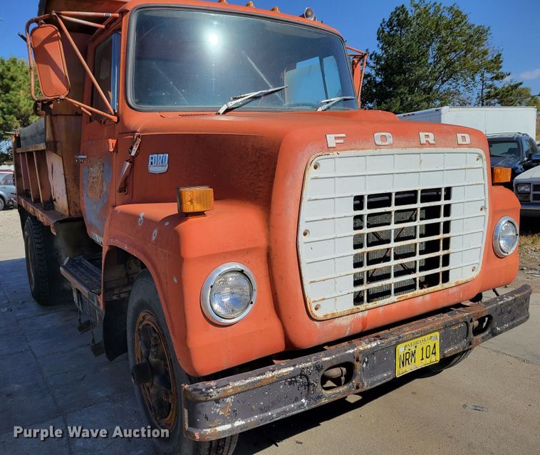 image for item JZ9078 1973 Ford LN750  dump truck