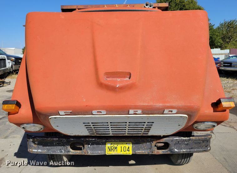 image for item JZ9078 1973 Ford LN750  dump truck
