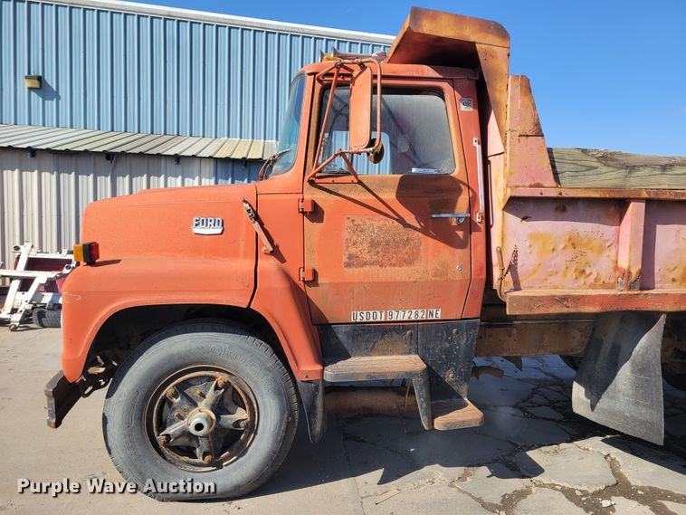 image for item JZ9078 1973 Ford LN750  dump truck