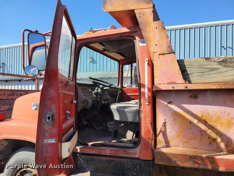 image for item JZ9078 1973 Ford LN750  dump truck
