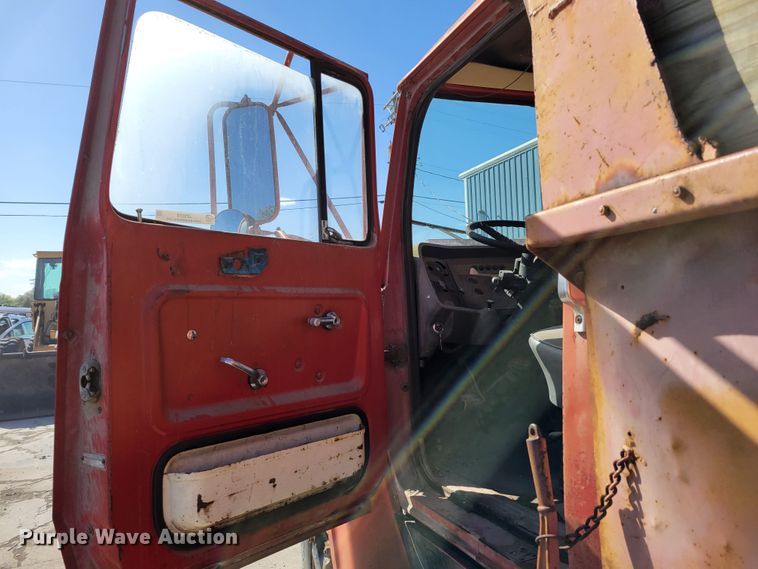 image for item JZ9078 1973 Ford LN750  dump truck