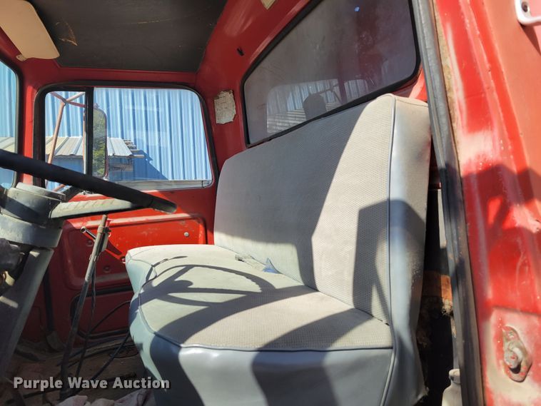 image for item JZ9078 1973 Ford LN750  dump truck