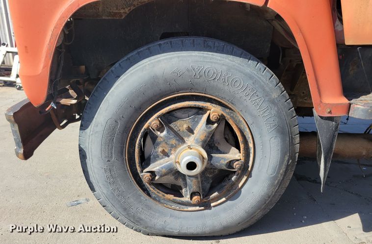 image for item JZ9078 1973 Ford LN750  dump truck