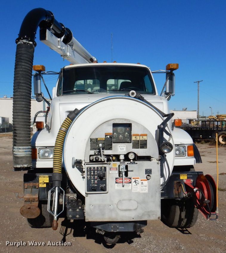 image for item KF9470 2005 Sterling L8500  sewer jetter truck