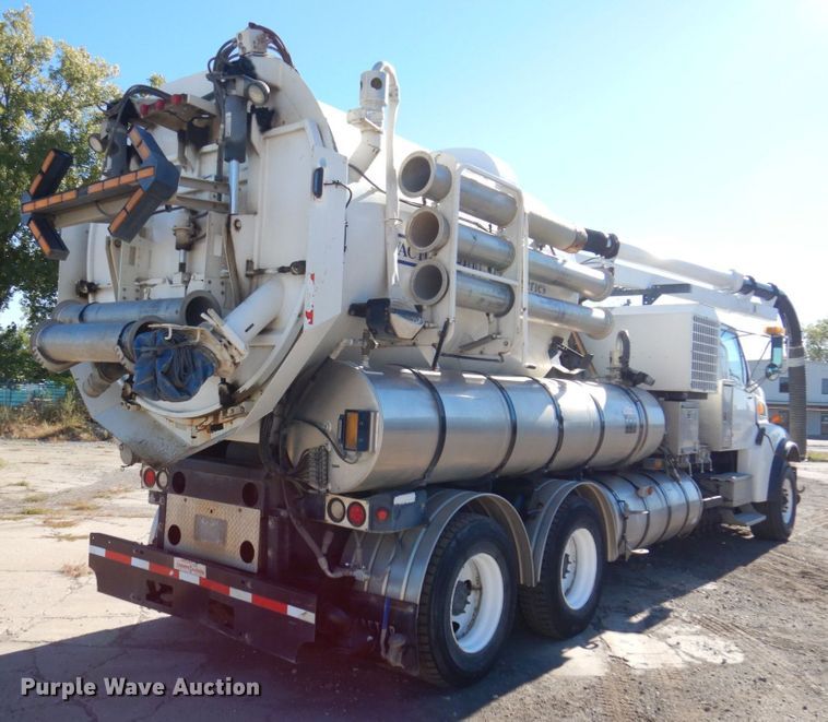 image for item KF9470 2005 Sterling L8500  sewer jetter truck