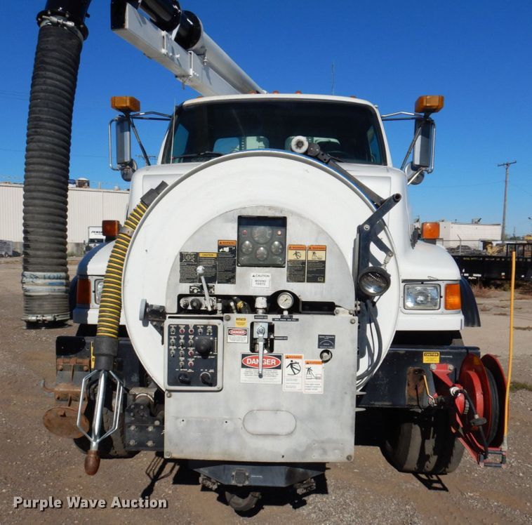 image for item KF9470 2005 Sterling L8500  sewer jetter truck