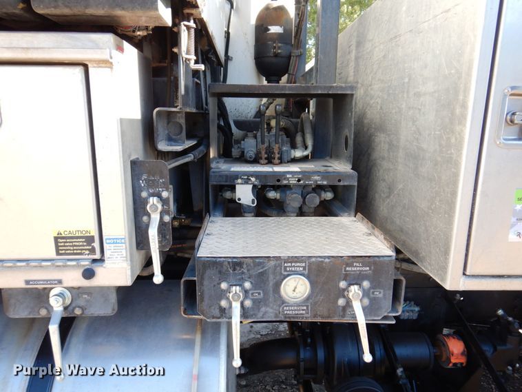 image for item KF9470 2005 Sterling L8500  sewer jetter truck