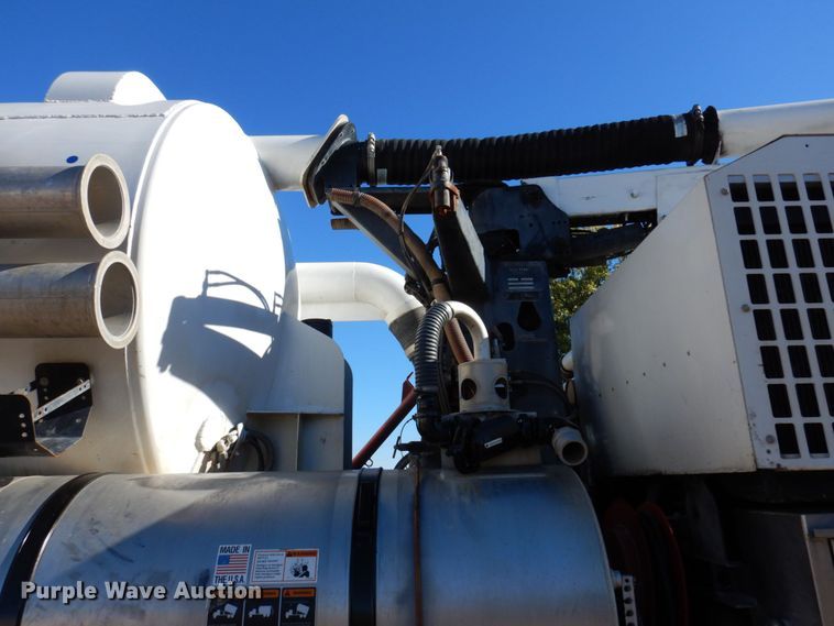 image for item KF9470 2005 Sterling L8500  sewer jetter truck