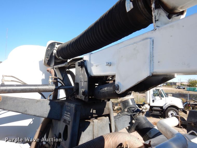 image for item KF9470 2005 Sterling L8500  sewer jetter truck