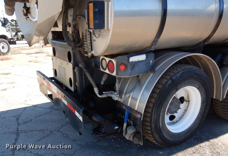 image for item KF9470 2005 Sterling L8500  sewer jetter truck