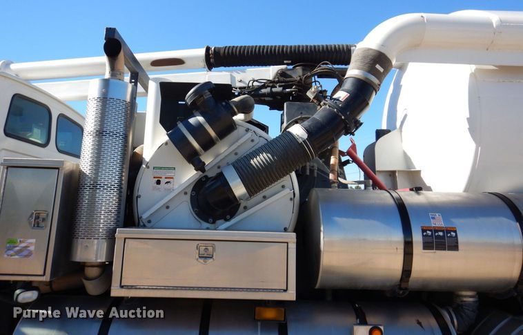 image for item KF9470 2005 Sterling L8500  sewer jetter truck