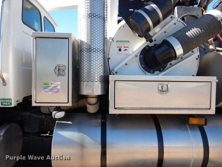 image for item KF9470 2005 Sterling L8500  sewer jetter truck