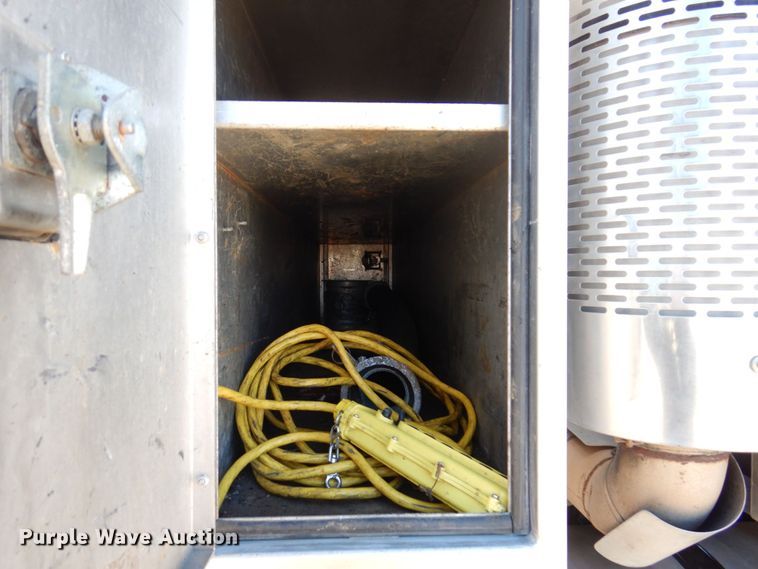 image for item KF9470 2005 Sterling L8500  sewer jetter truck