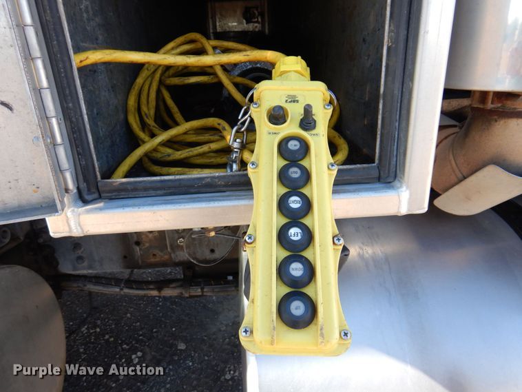 image for item KF9470 2005 Sterling L8500  sewer jetter truck