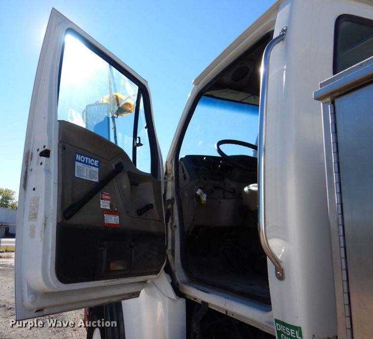 image for item KF9470 2005 Sterling L8500  sewer jetter truck