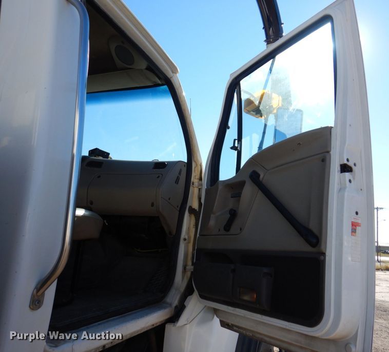 image for item KF9470 2005 Sterling L8500  sewer jetter truck