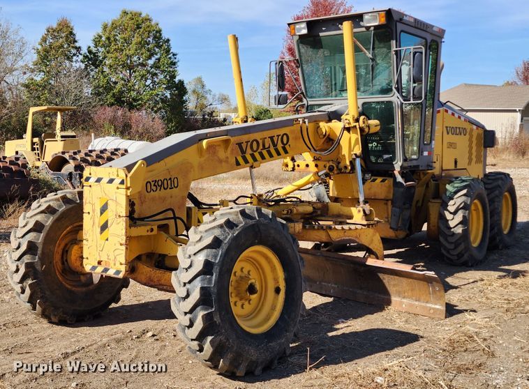 image for item KH9164 2003 Volvo G710B  motor grader