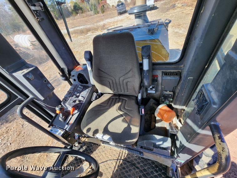 image for item KH9164 2003 Volvo G710B  motor grader