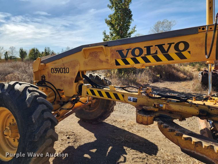 image for item KH9164 2003 Volvo G710B  motor grader