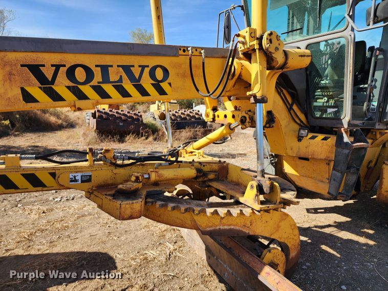 image for item KH9164 2003 Volvo G710B  motor grader