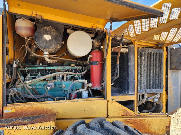 image for item KH9164 2003 Volvo G710B  motor grader