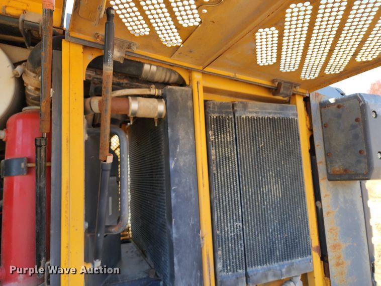 image for item KH9164 2003 Volvo G710B  motor grader