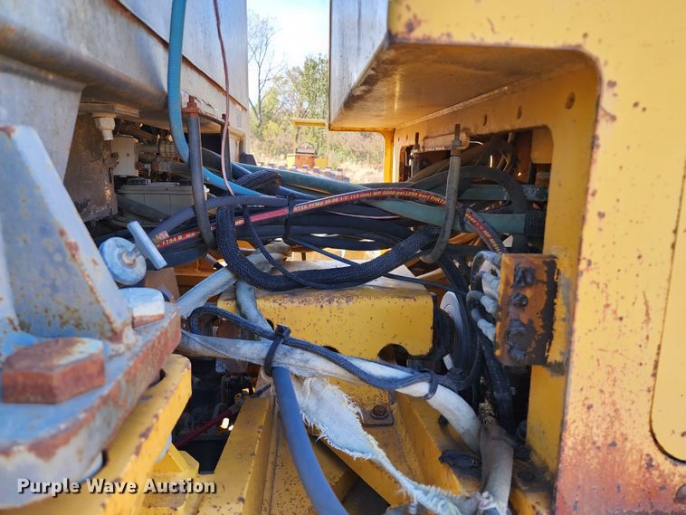 image for item KH9164 2003 Volvo G710B  motor grader