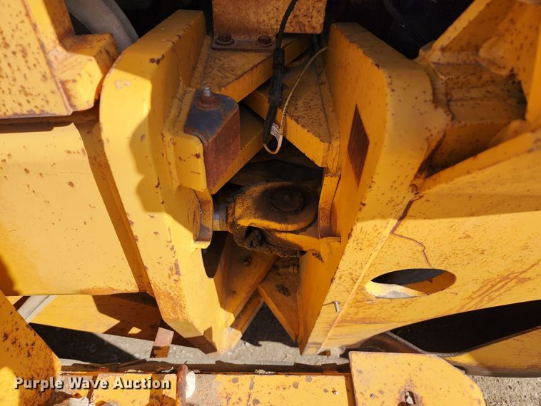 image for item KH9164 2003 Volvo G710B  motor grader