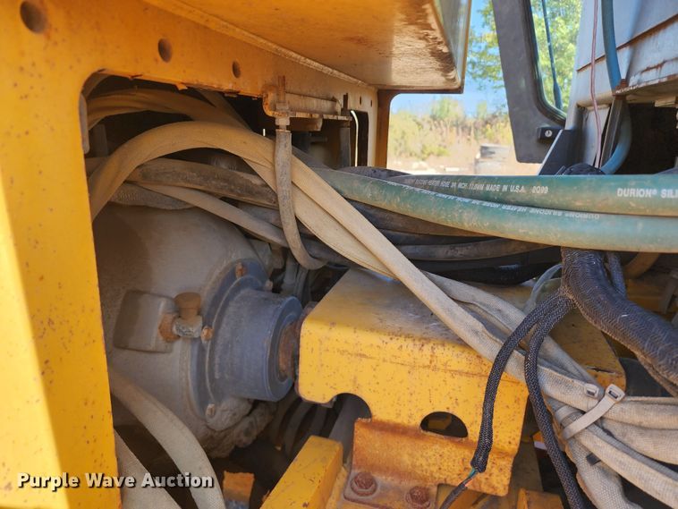 image for item KH9164 2003 Volvo G710B  motor grader