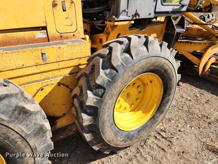 image for item KH9164 2003 Volvo G710B  motor grader